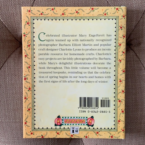 Mary Engelbriet’s Spring and Autumn Decor Books - Picture 3 of 5